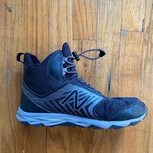 NB sneaker / hiking boots